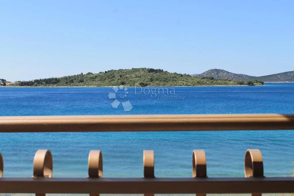 lovetovo -vodice, predivna kuća s 6 apartmana, prvi red do mora - slika 15