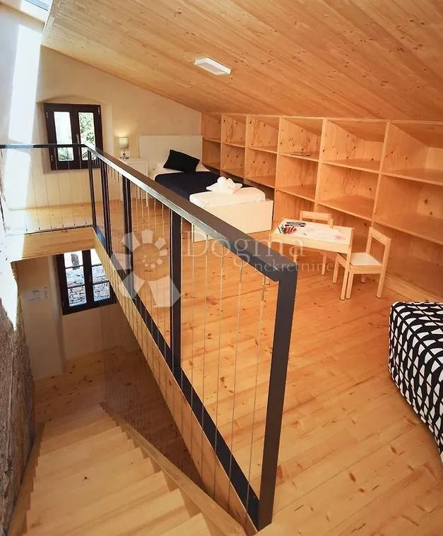 villa i dependanca sa bazenom i okućnicom - slika 15