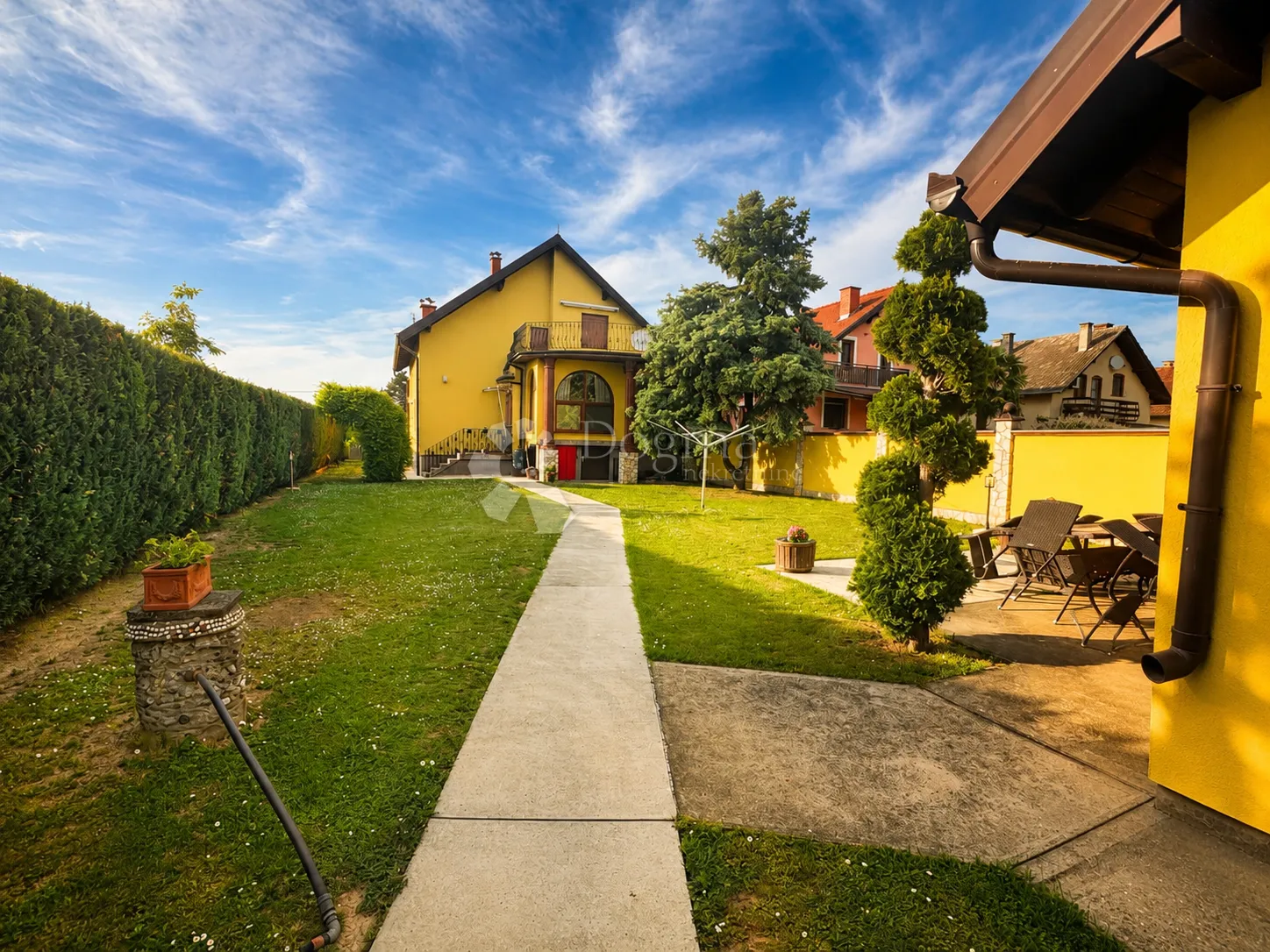 velika uređena kuća + okućnica – useljivo odmah - slika 14