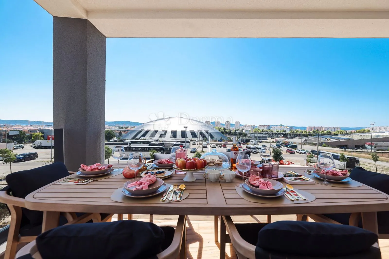 Dizajnerski Penthouse S Krovnom Terasom, Liftom I Garažom - Zadar