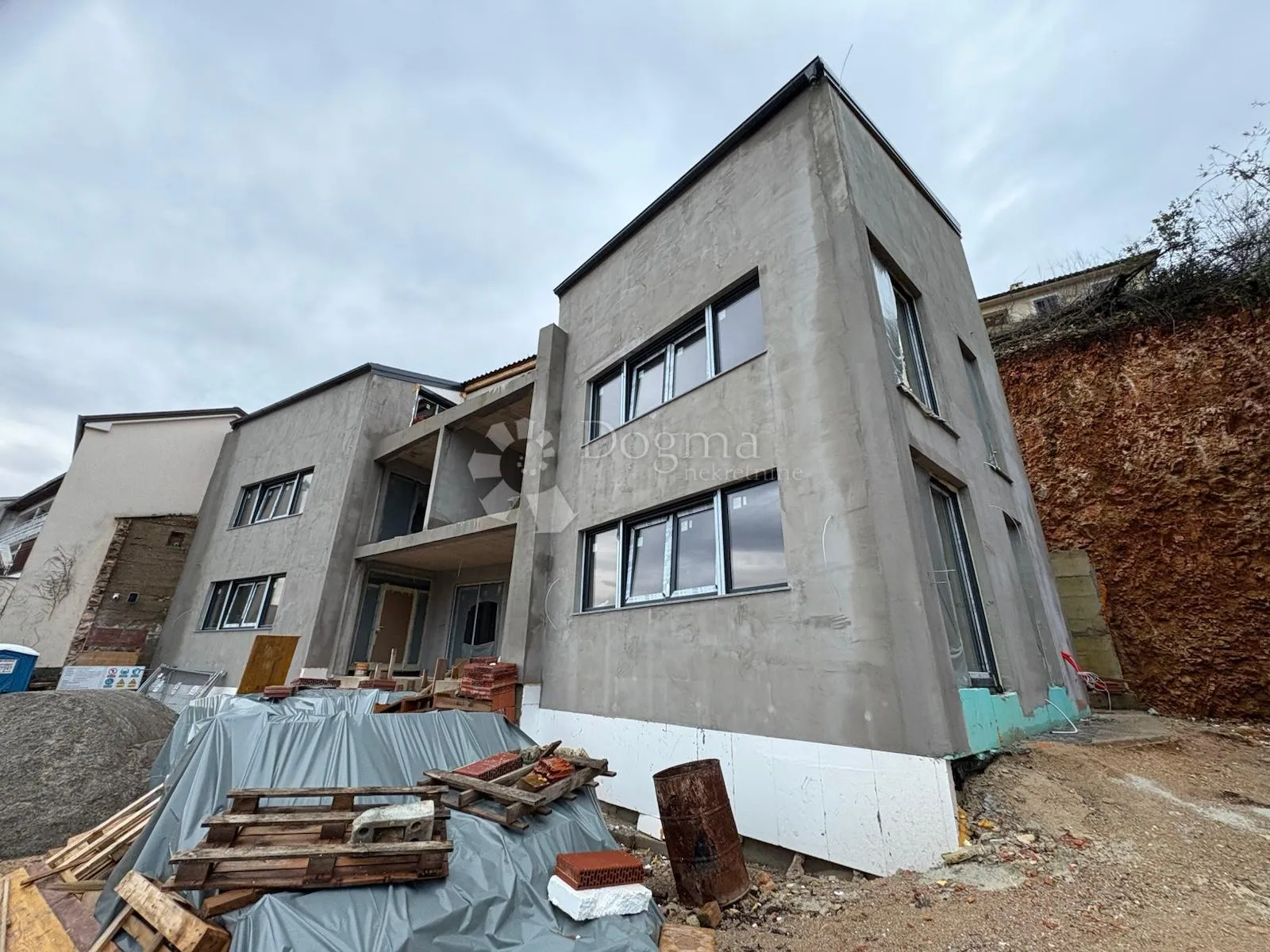 vrbnik – ekskluzivan apartman 3s+db u novogradnji s otvorenim pogledom na more - slika 2
