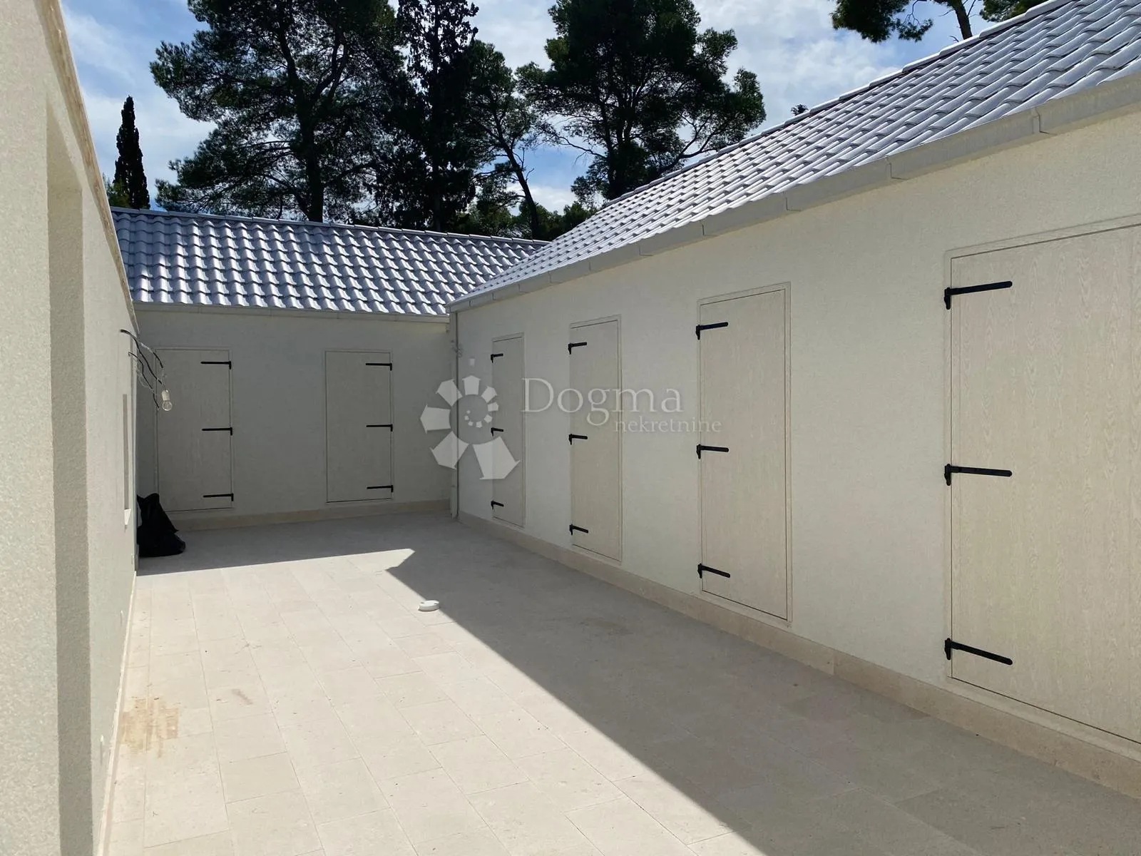 drugačija vila s bazenom, brač, bobovišća - slika 10