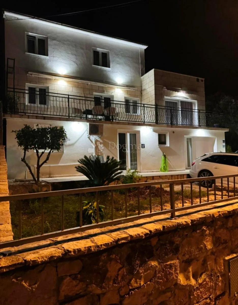 brač-milna-atraktvna vila s bazenom i spektakularnim pogledom na more - slika 3