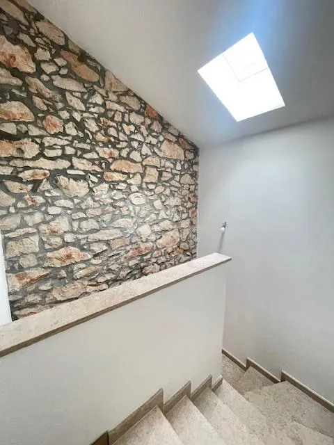 krasna kuća u nizu - slika 7