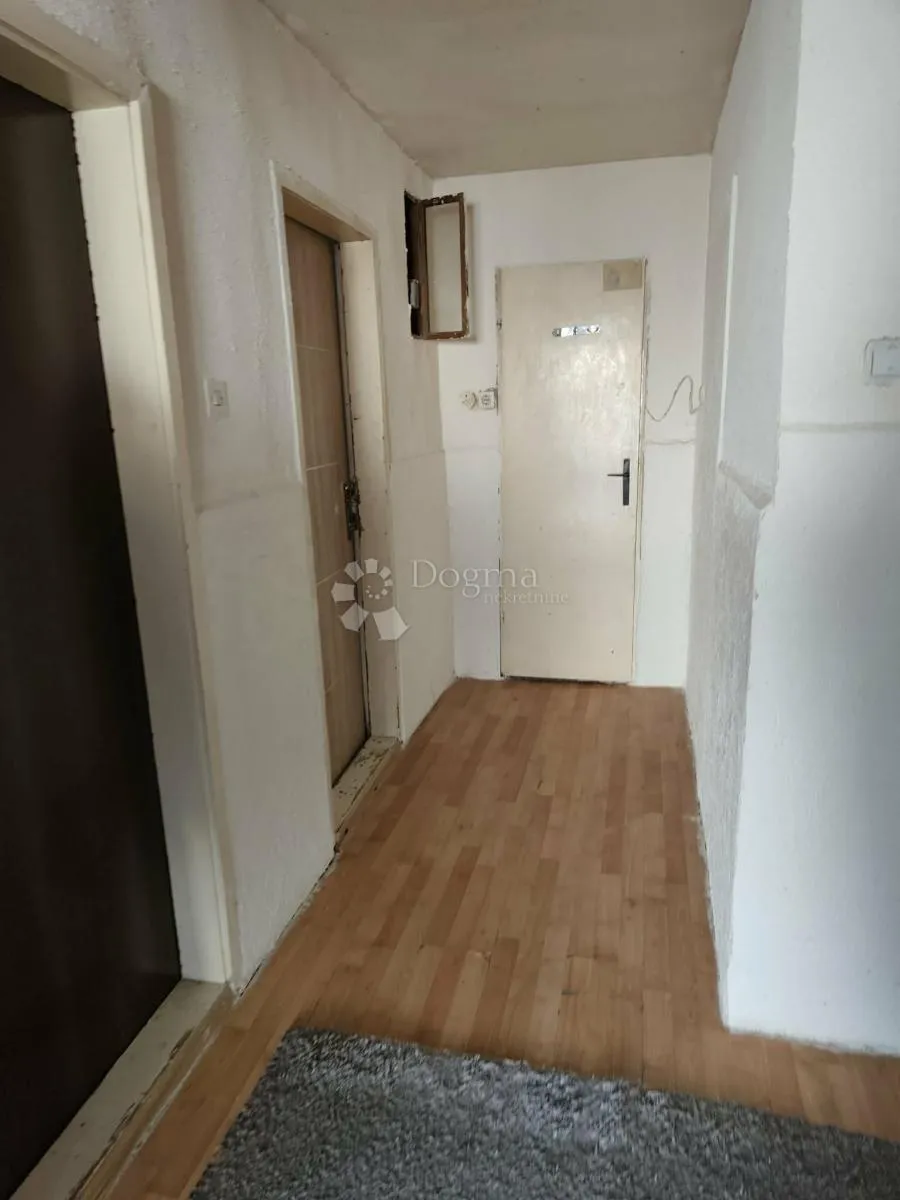 kuća s okućnicom i velikim zemljištem u koški - slika 17