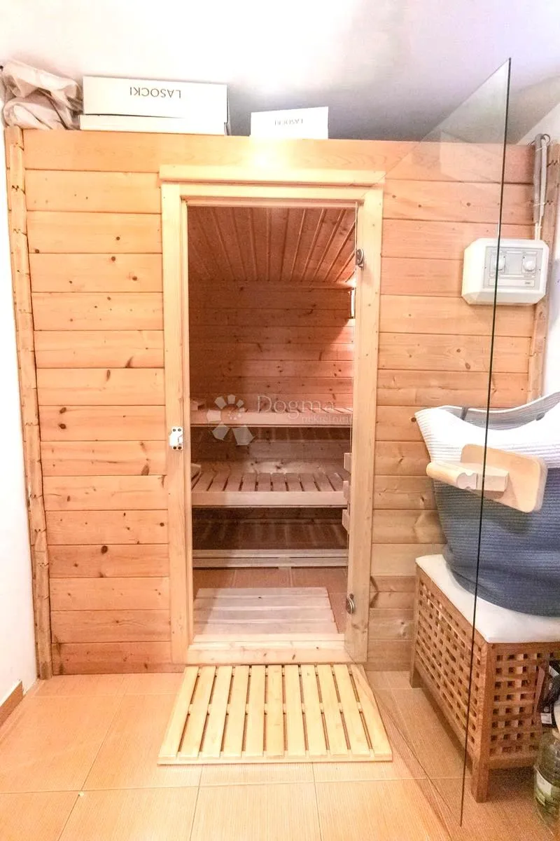 prekrasan četverosoban stan 130m2 s vrtom i 2 pm !!! - slika 21
