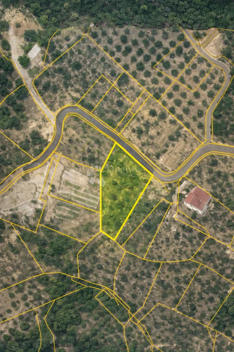 VODICE, Atraktivno građevinsko zemljište idealno za investiciju,1270 m2