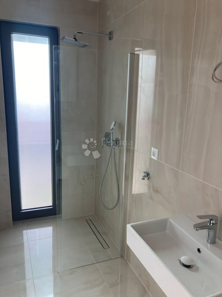 luksuzni apartman uz more b4 - slika 21
