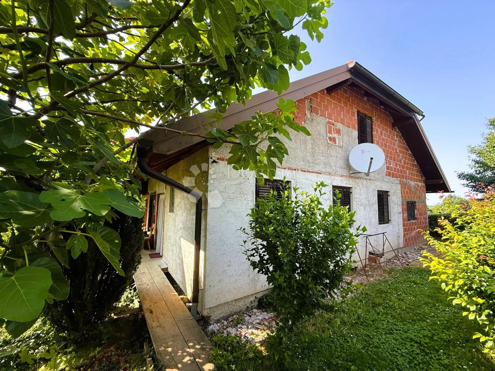 mirna oaza u srcu prirode – kuća s velikim zemljištem u varaždin bregu - slika 33