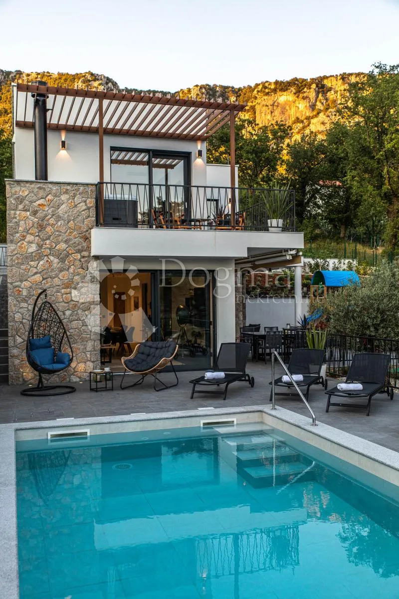 luksuzna vila u mirnom okruženju - slika 46