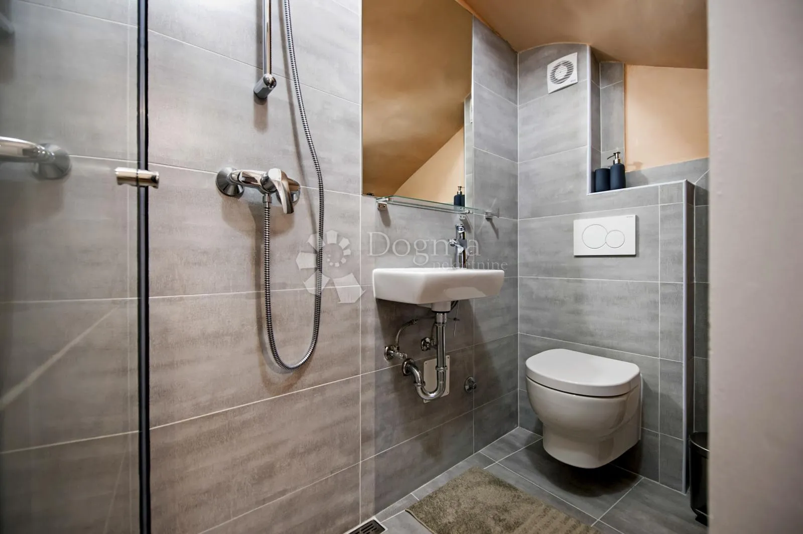 rovinj - sniženo! kuca s 3 apartmana u srcu starog grada - slika 15