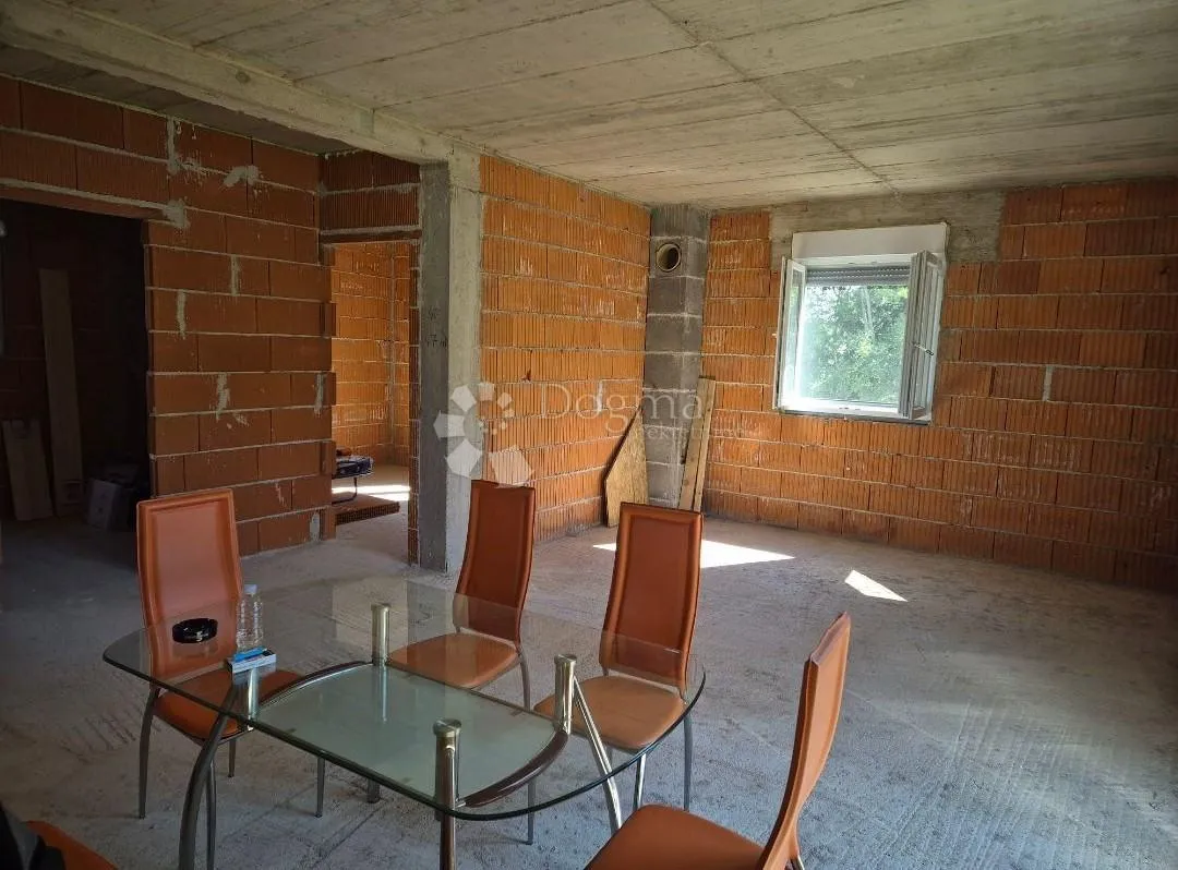 nova nedovršena kuća puna potencijala! - slika 15