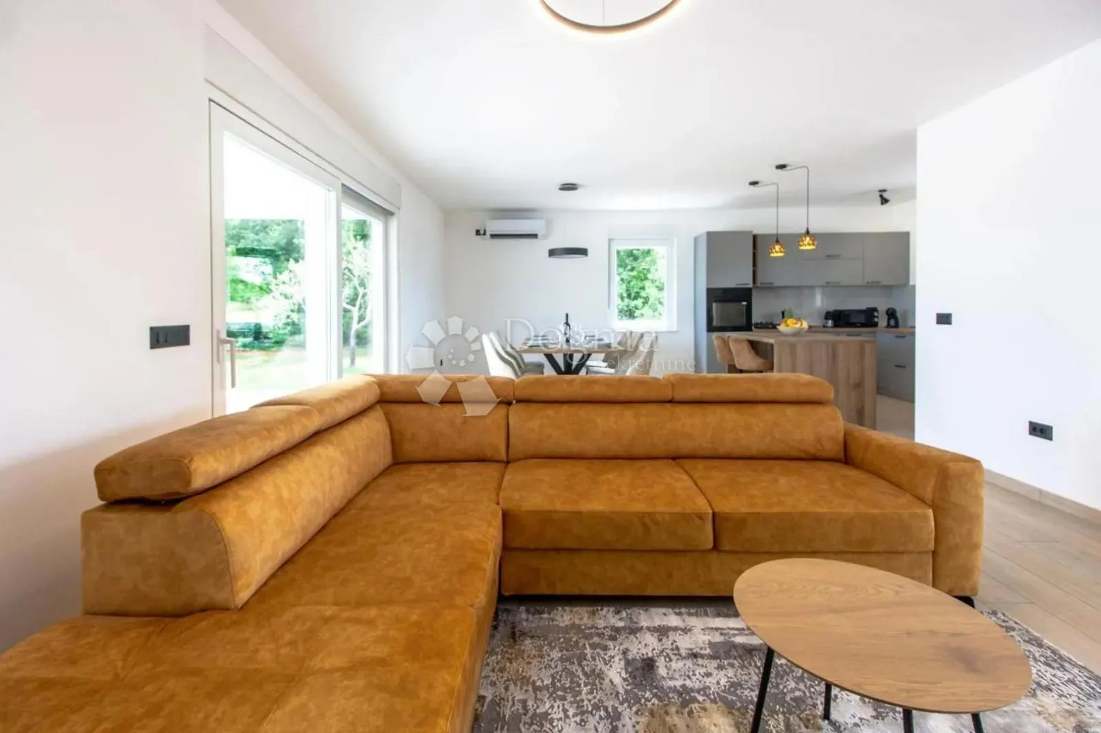 villa sa bazenom, konobom i 3800m2 okućnice - slika 14