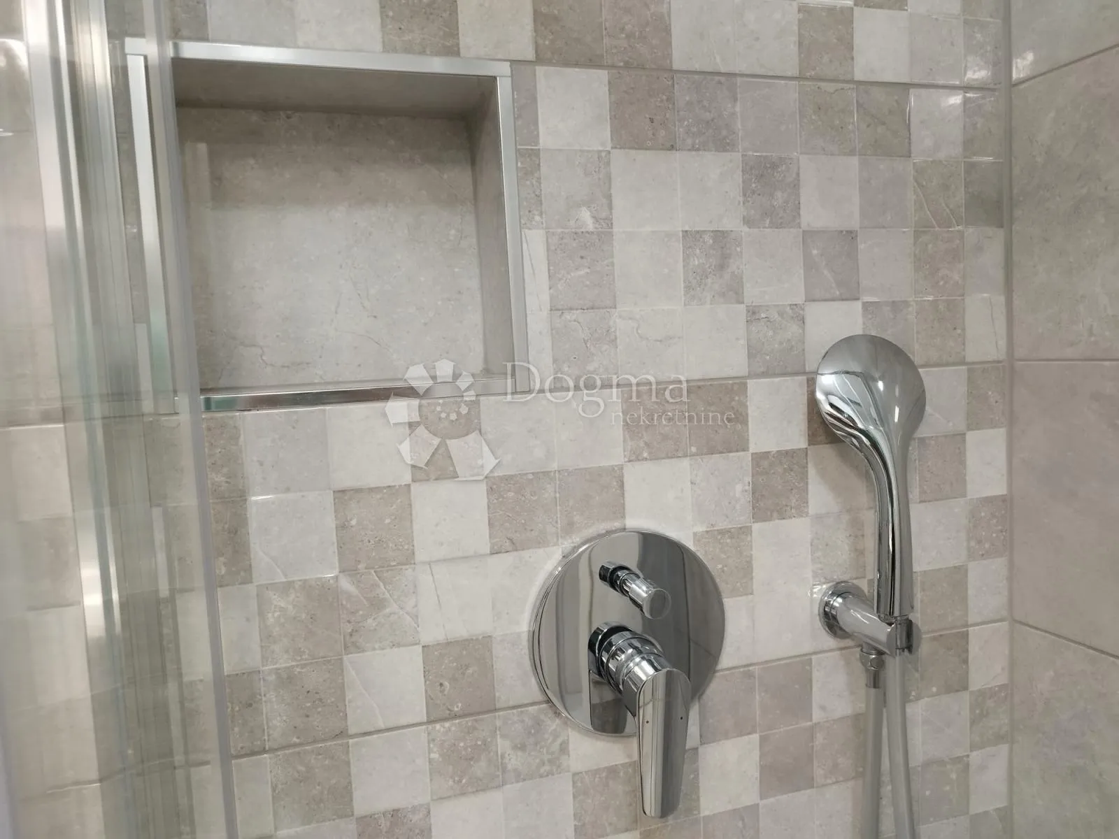malinska - 2 apartmana sa sjenicom - slika 19
