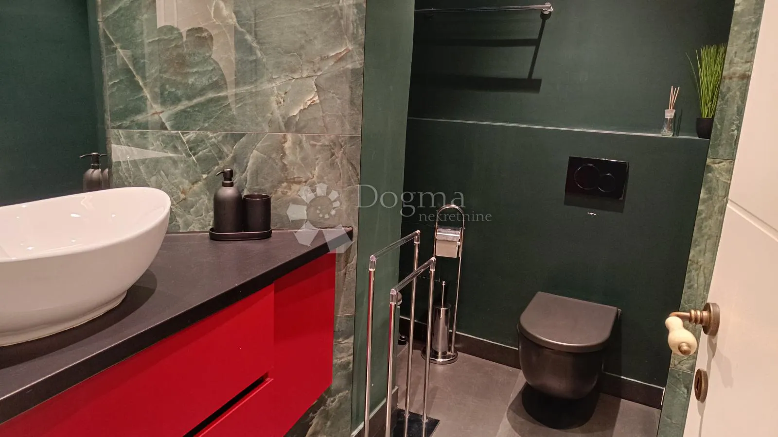 rijeka, renoviran gospodski stan nadomak centra – 85 m², balkon, odmah useljiv - slika 12