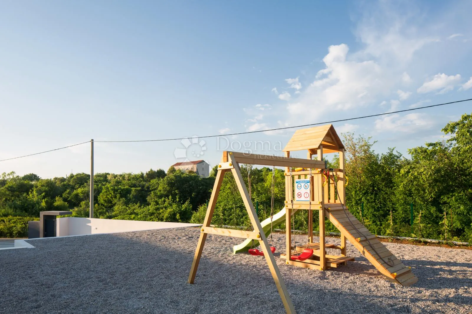 labin,okolica,kuća sa bazenom i teniskim igralištem - slika 3