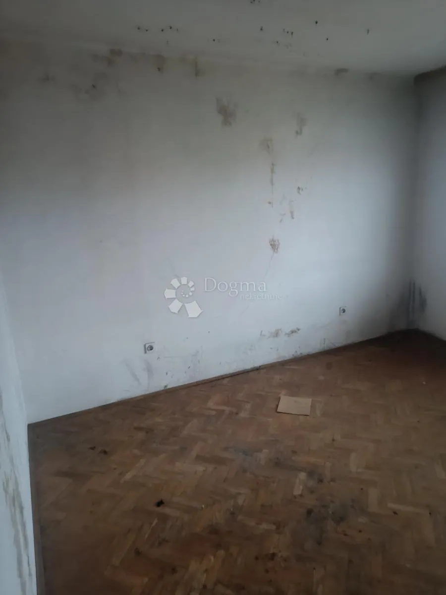 prostrana kuća u glini za adaptaciju - slika 3