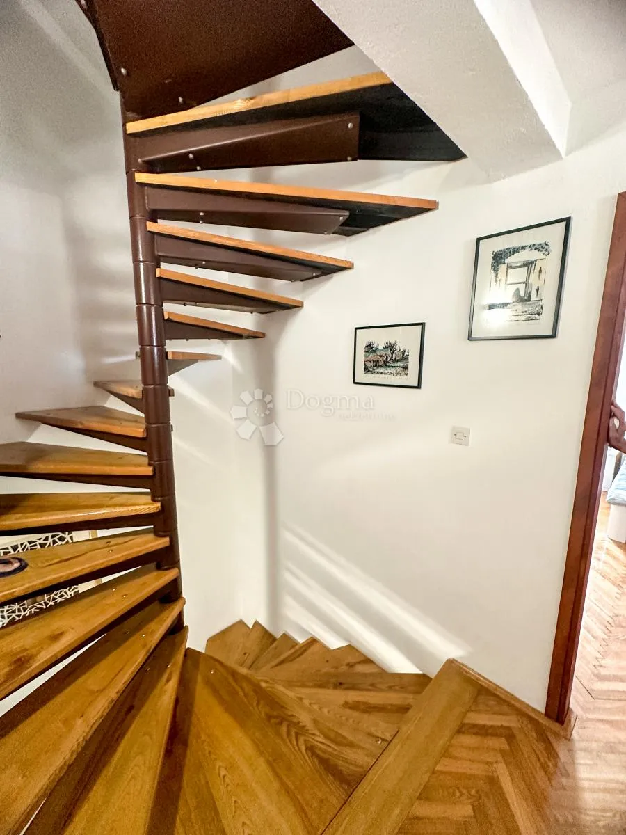 renovirana kamena kuća u srcu primoštena, 150 m2 - slika 7