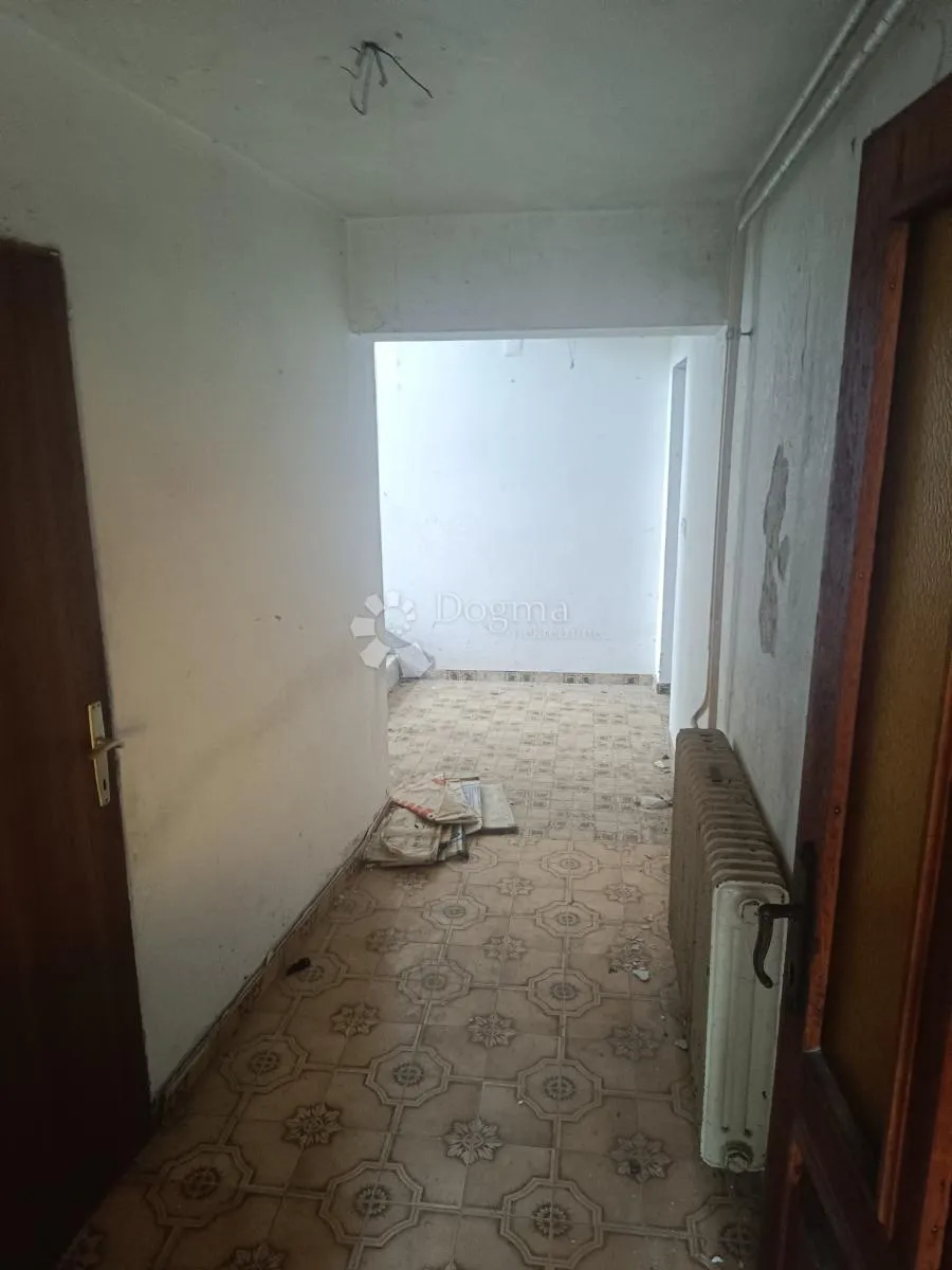 prostrana kuća u glini za adaptaciju - slika 12
