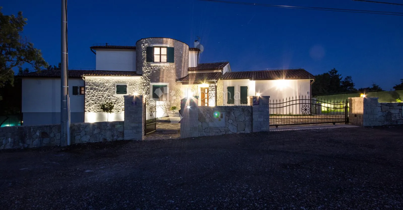 elegantna vila u istri – spoj tradicije, komfora i vrhunske lokacije - slika 56