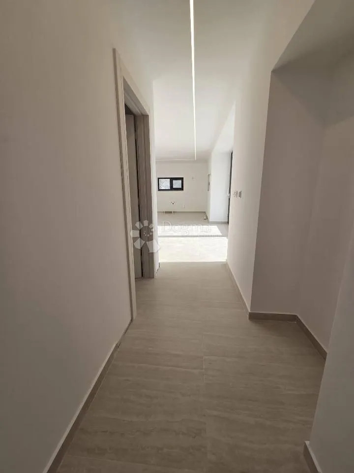 briševo moderna prizemnica s velikim vrtom - slika 5