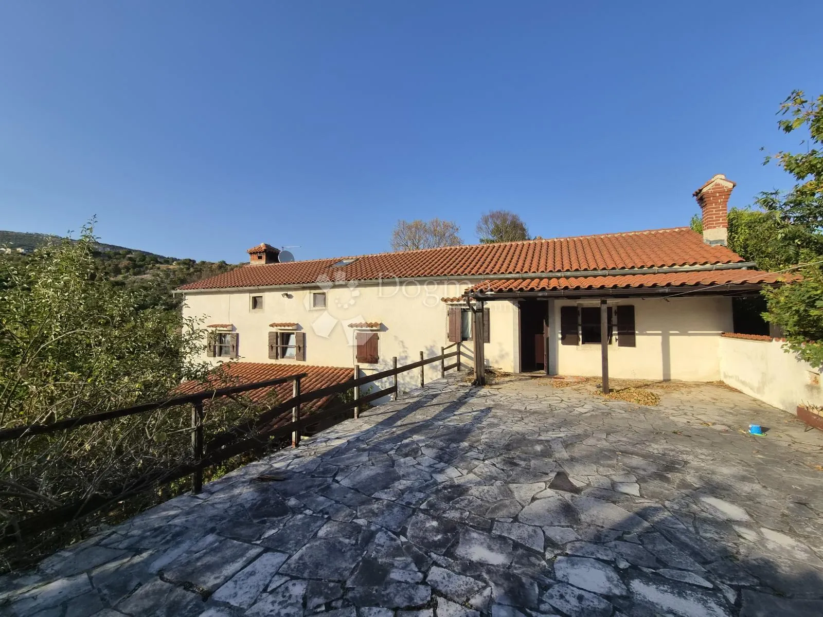 samostojeća kuća, 405m2, roč - slika 7