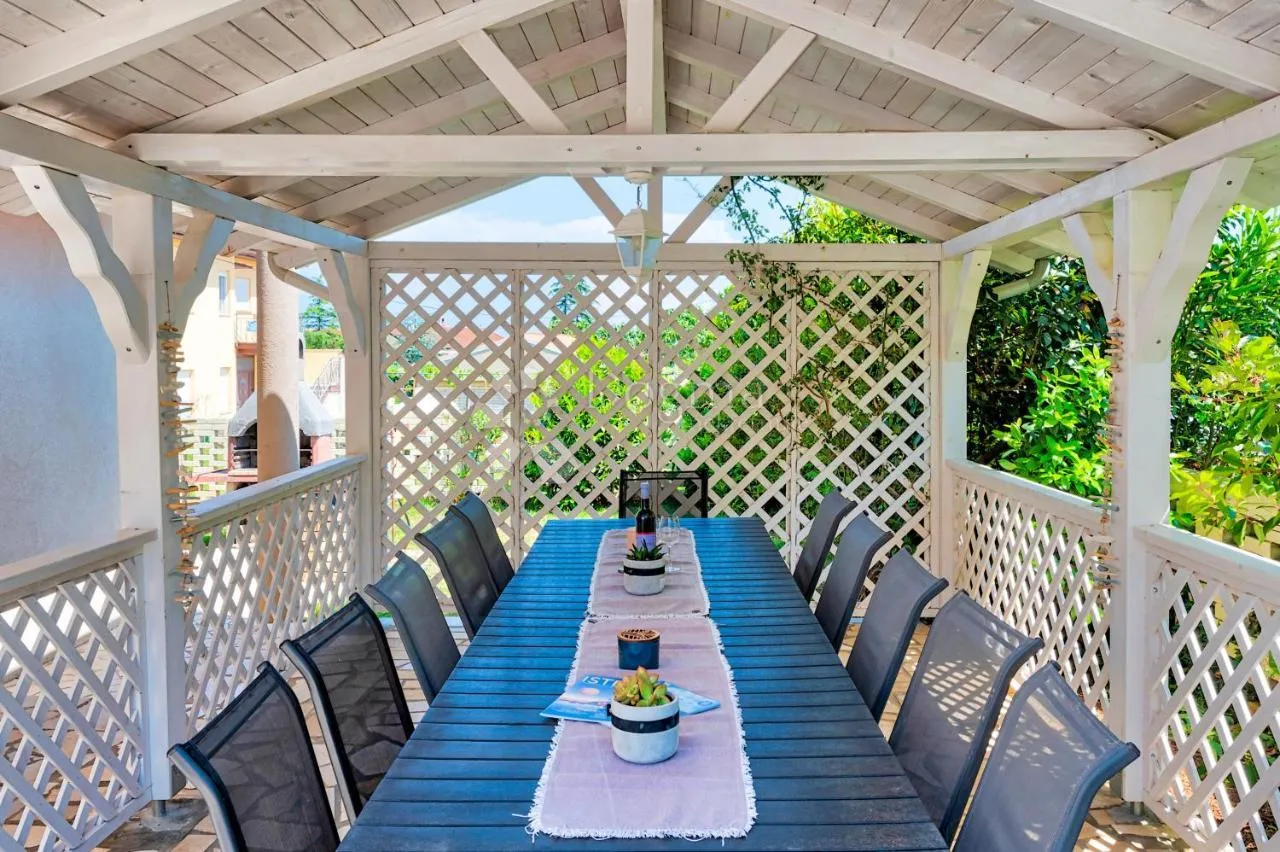villa s bazenom - 900 m od plaže - slika 29