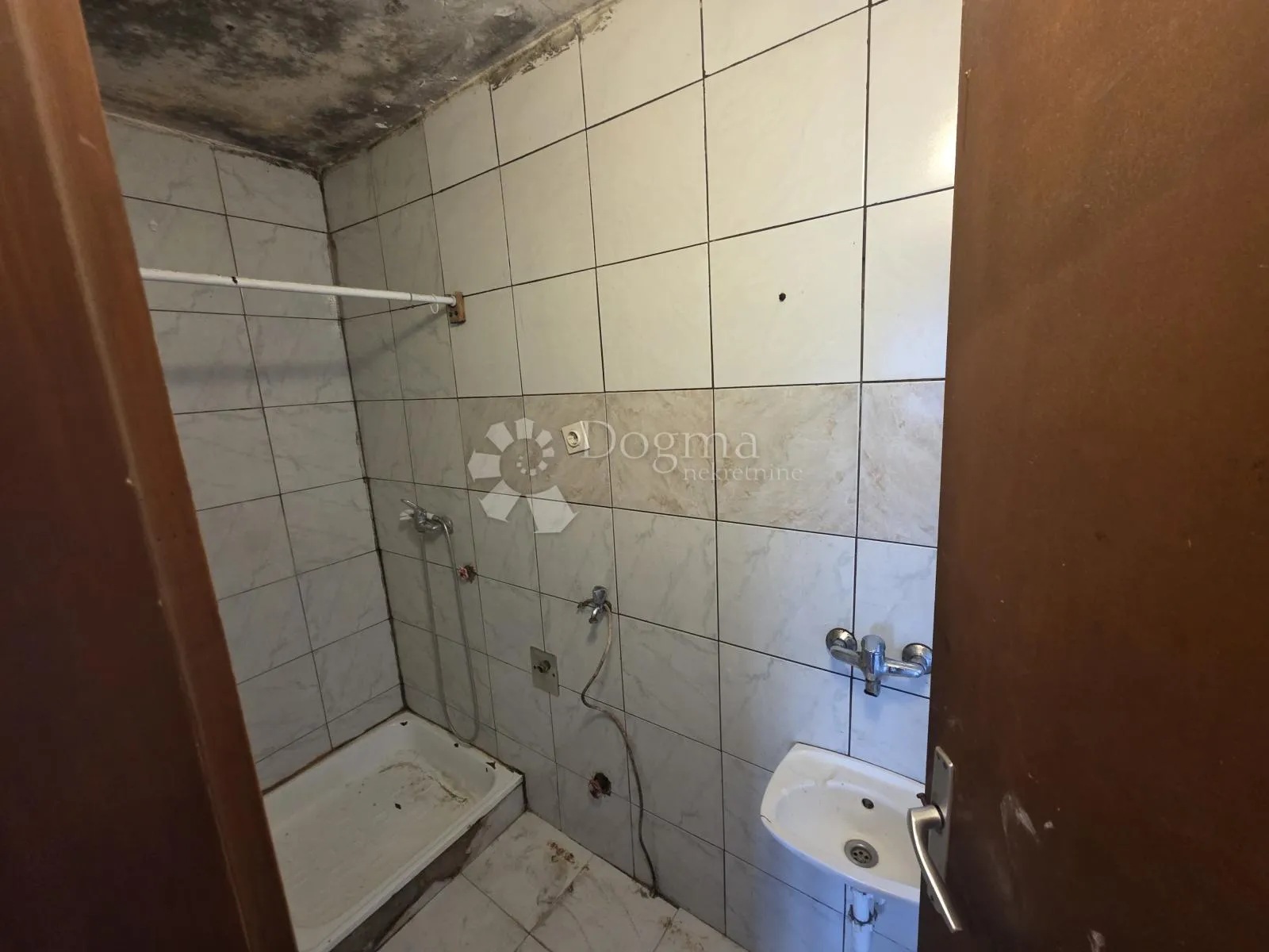 kuća za adaptaciju nadomak centra krapine – izvrsna lokacija - slika 14