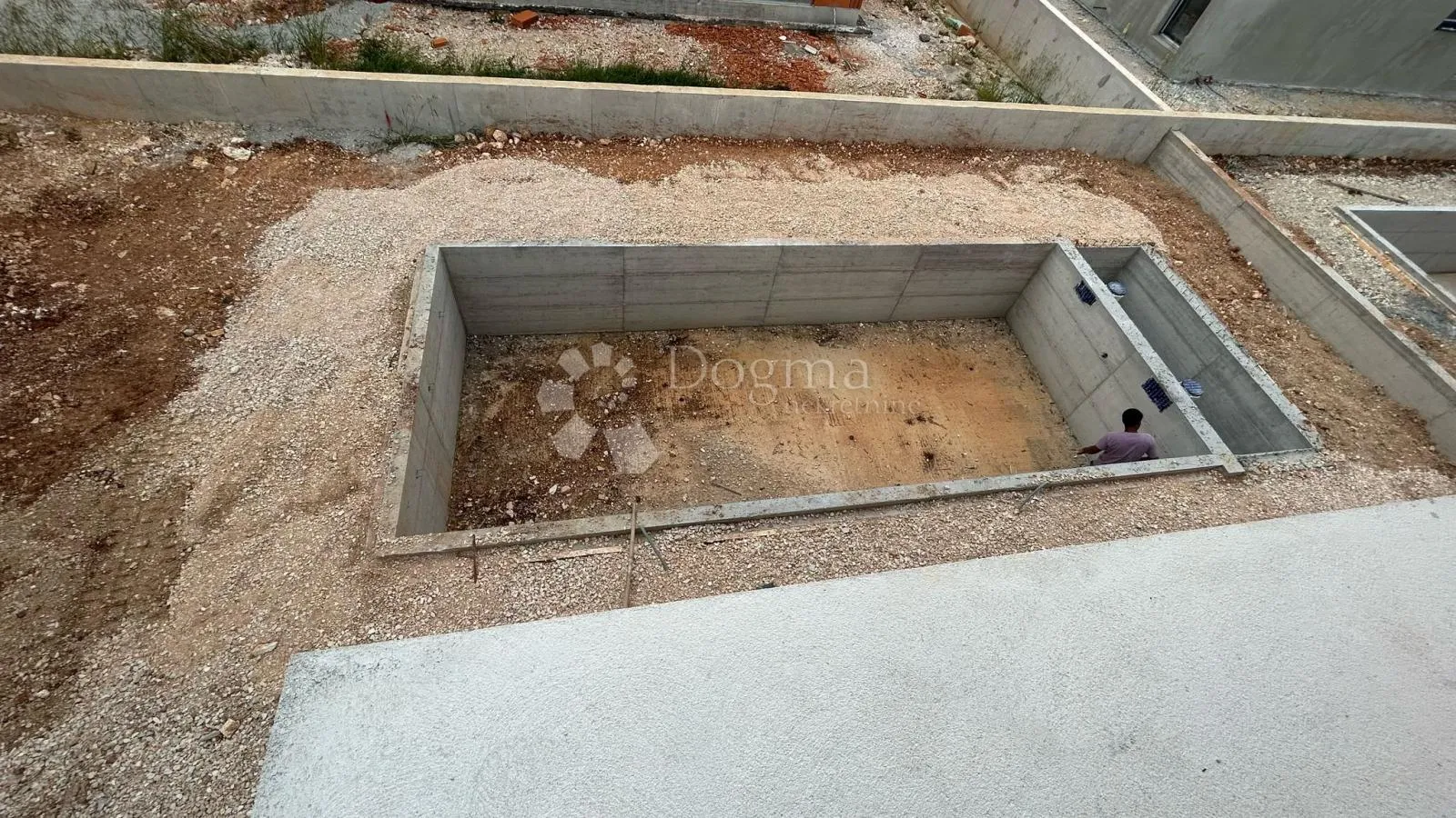 kvalitetna novogradnja s bazenom i 2 parkinga – poreč - slika 18