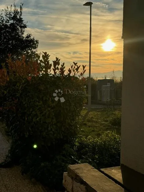 atraktivni stan sa pogledom na more na prestižnoj lokaciji - slika 23