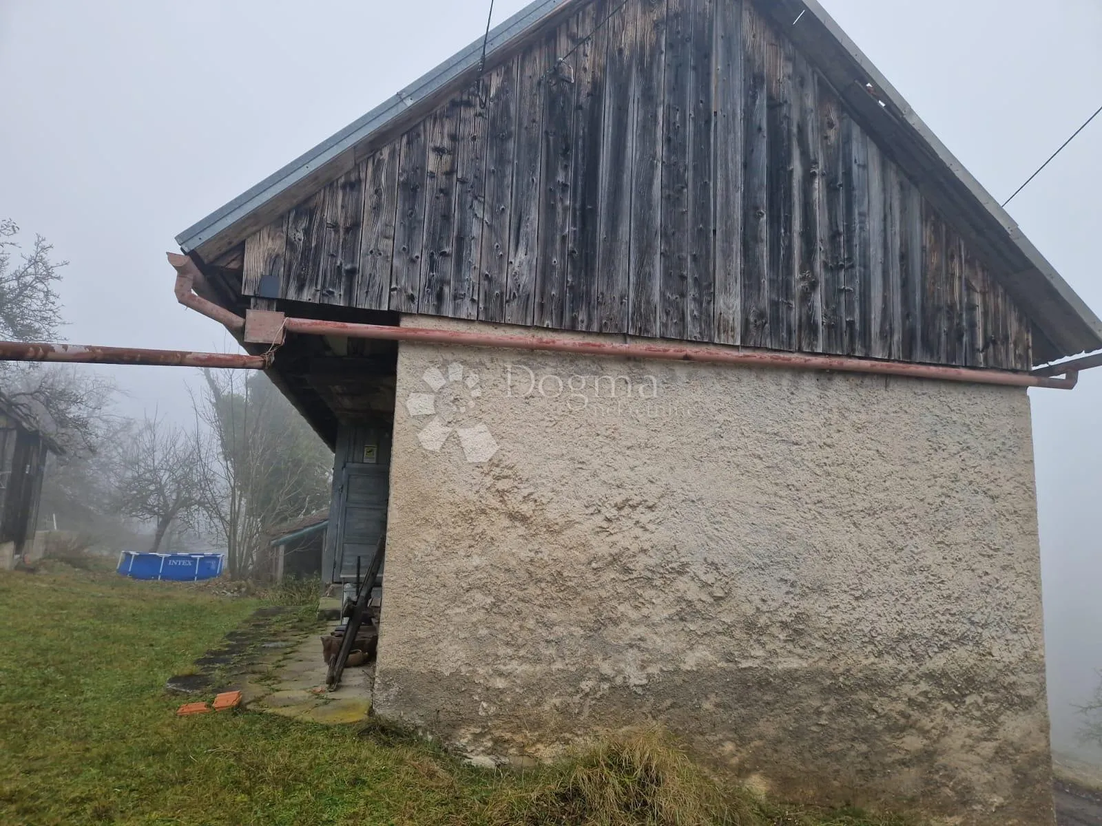 planinska kuća s velikom okućnicom - slika 5