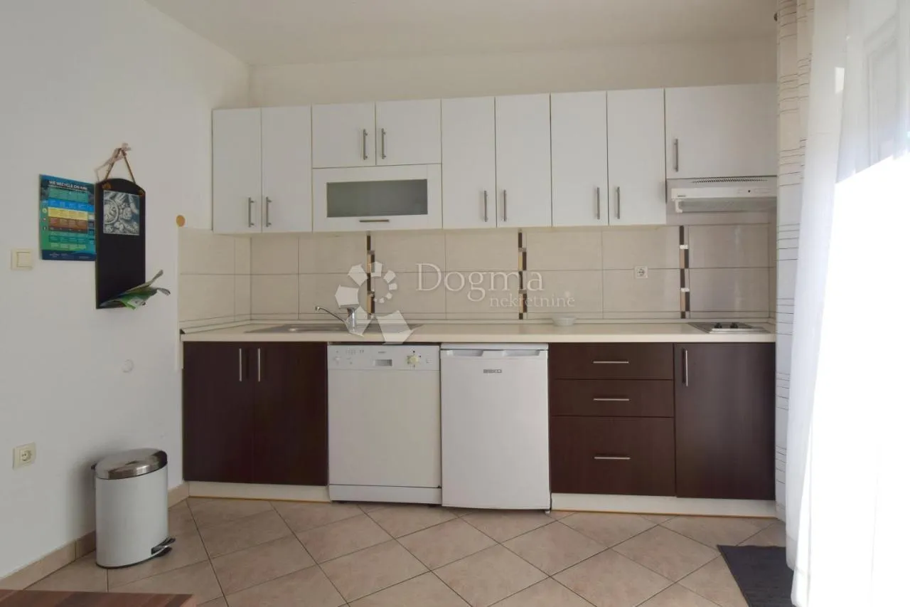 malinska - apartmanska kuća na odličnoj lokaciji - slika 3