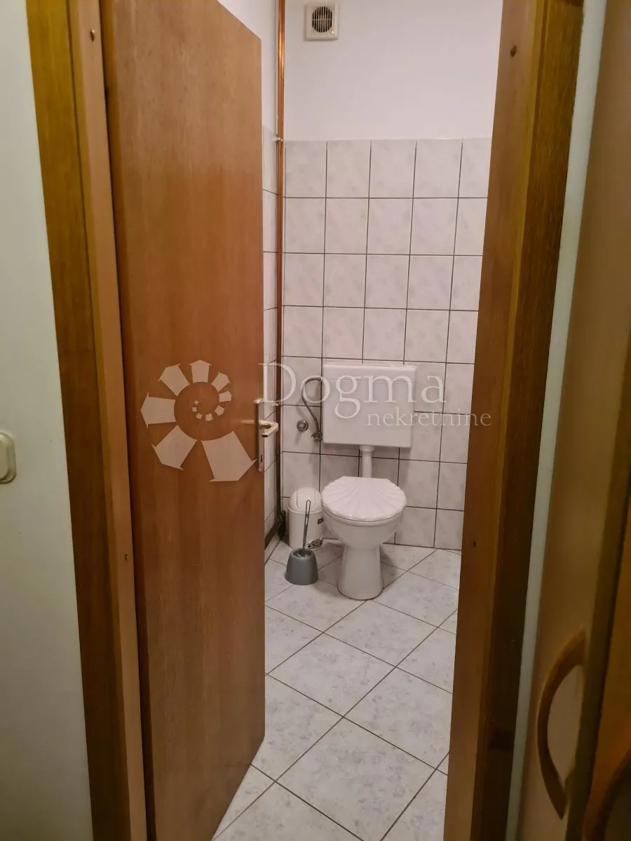 šibenik centar - kamena kuća blizu rive - slika 21