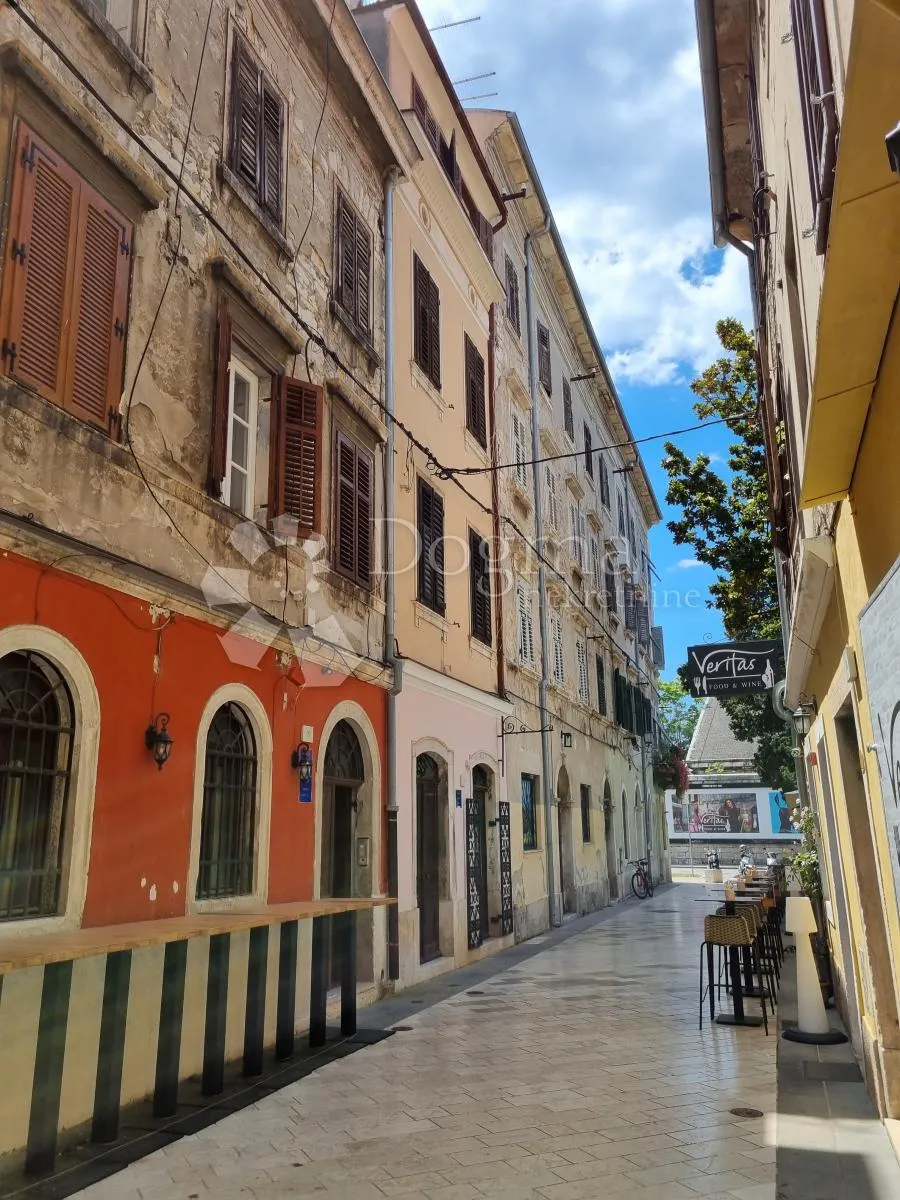zgrada...poslovna prilika za hostel - slika 28
