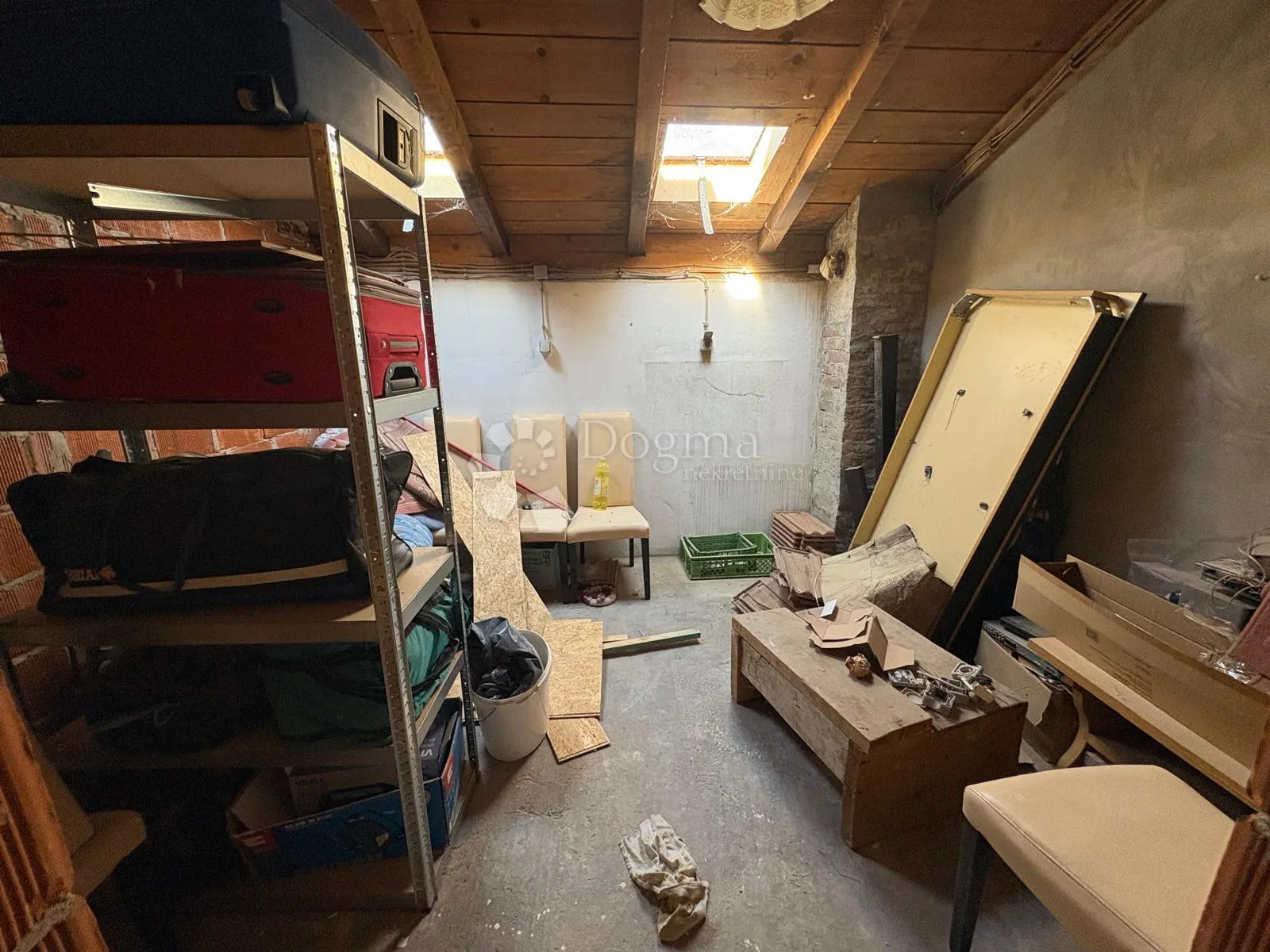 prostrana katnica u retfali – 291 m² s dvorištem - slika 19