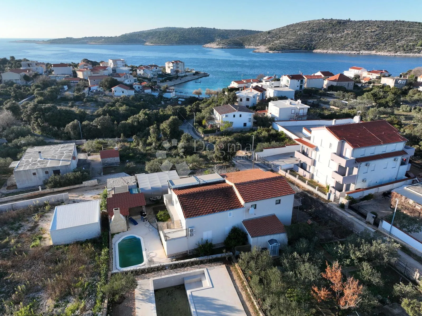 kuća s bazenom 70 metara od plaže - slika 39