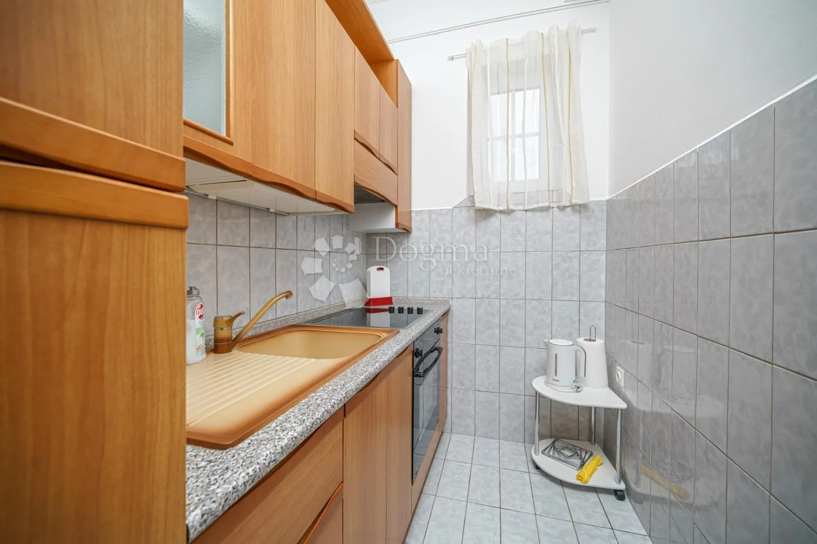 apartmanska kuća u srimi na samoj plaži - slika 9