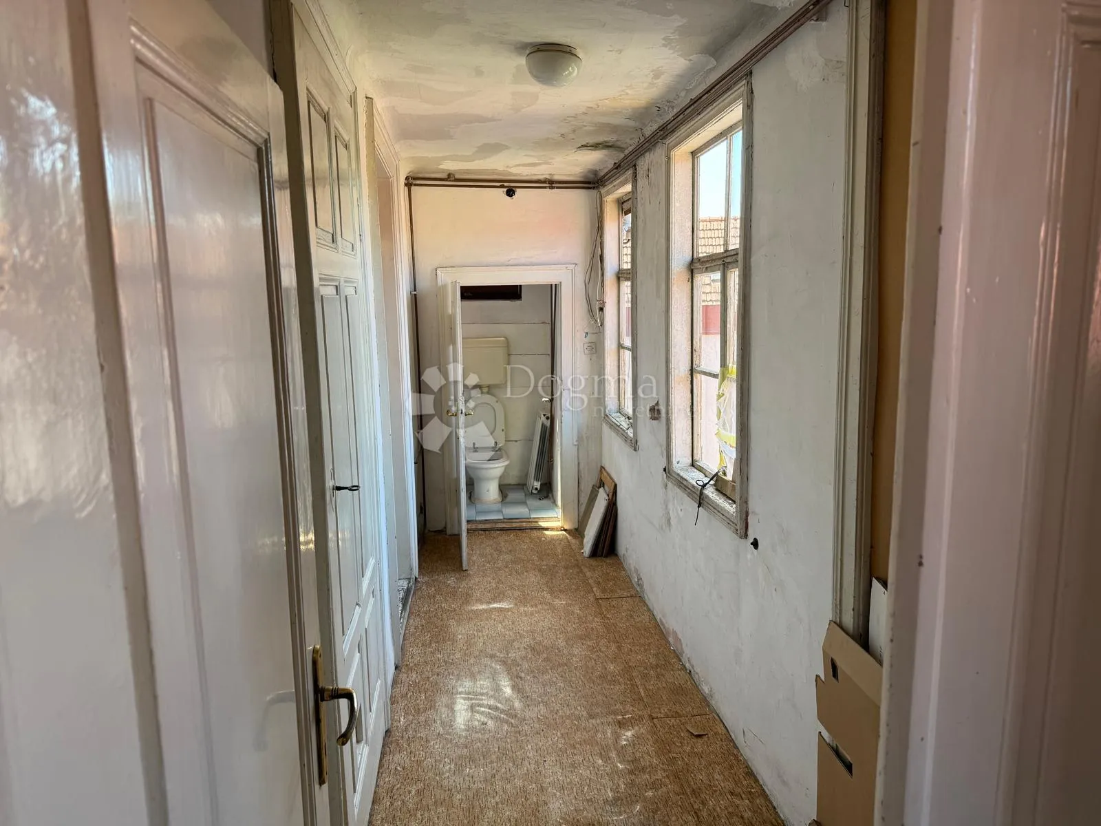stan u centru za renovaciju - investicija - slika 6