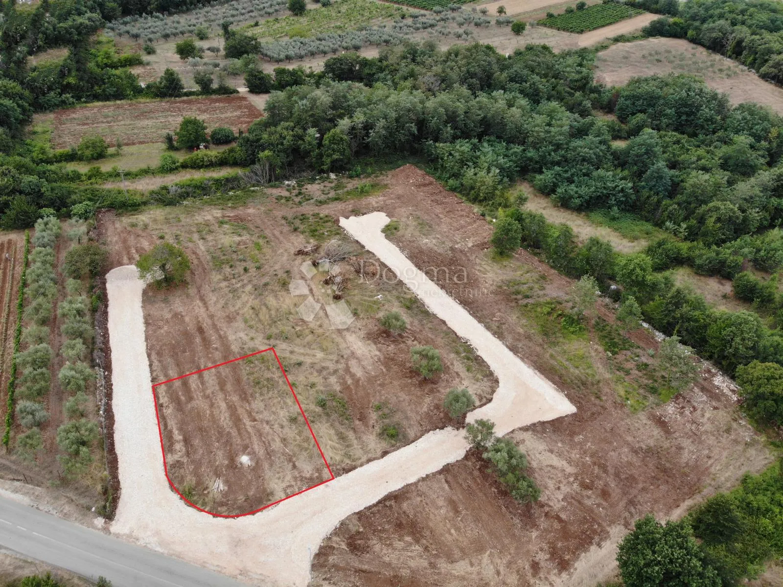 brtonigla, prekrasno zemljište 6 kilometara od mora - slika 1