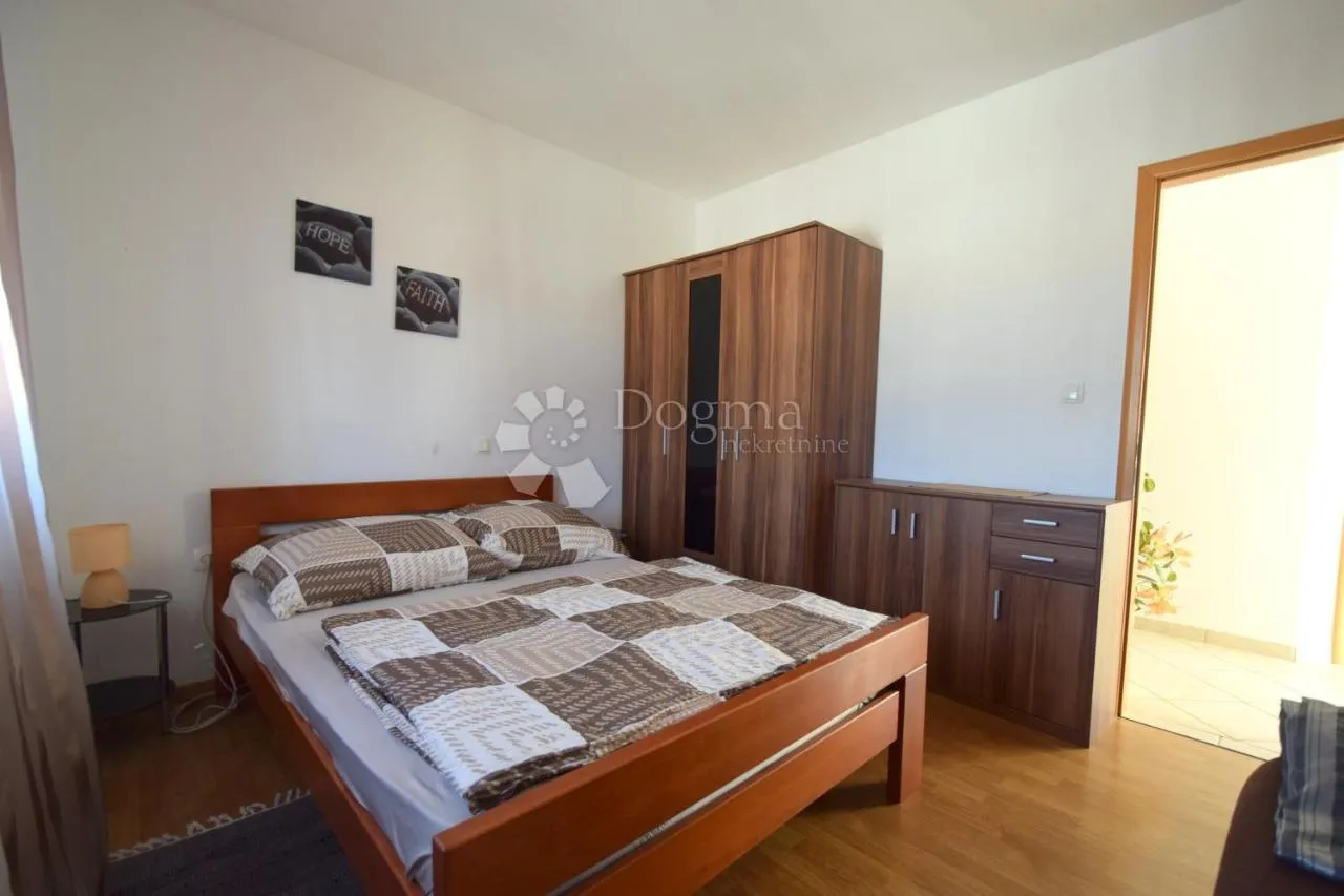 malinska - apartmanska kuća na odličnoj lokaciji - slika 11