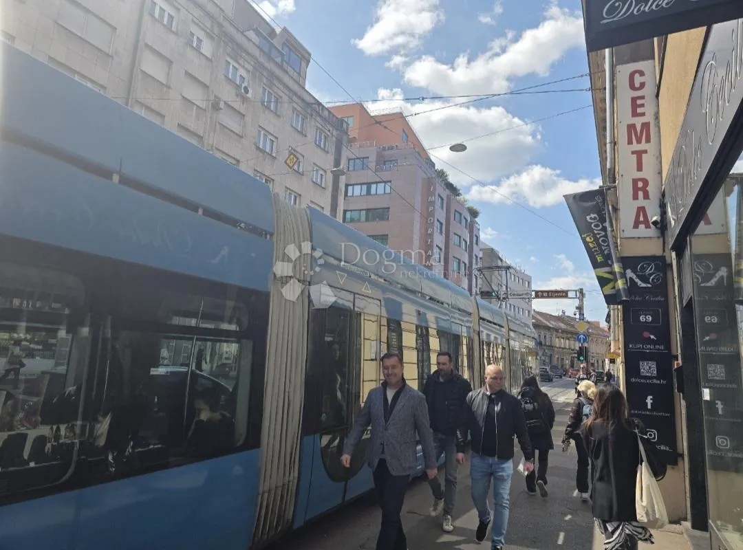 prodaje se poslovni prostor 68,45 m2 u srcu grada, strogi centar - slika 2