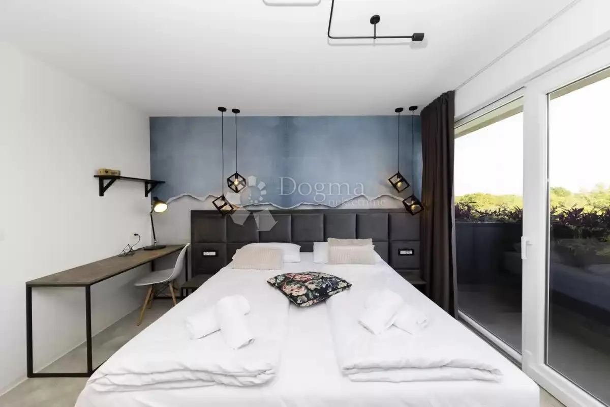 moderna villa sa bazenom- žerava - slika 17