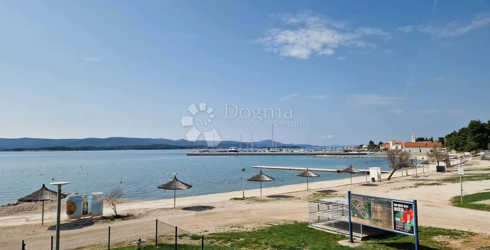 kuća s 4 apartmana - drugi red od mora - slika 93