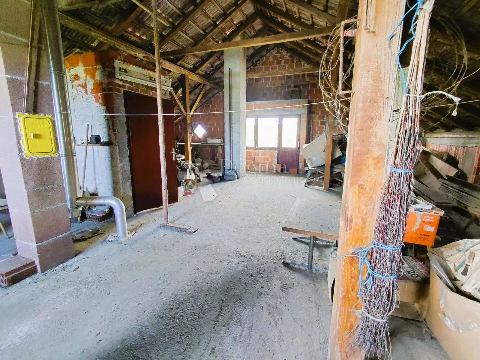 kuća 360m2 s građevinskim zemljištem donje ladanje - slika 9