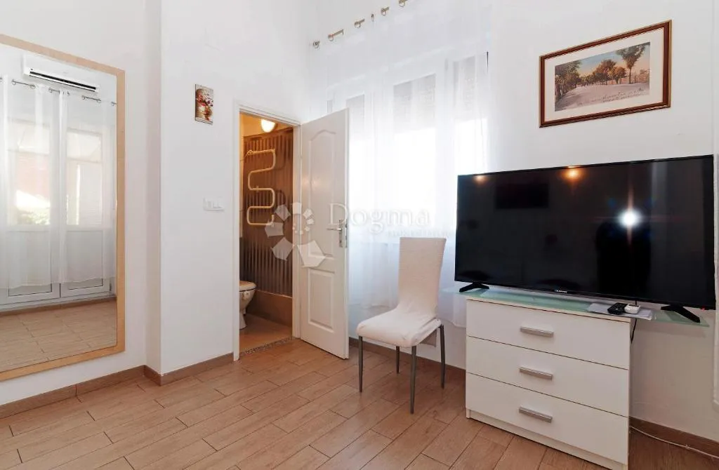 zadar, poluotok, posebna zgrada - slika 17