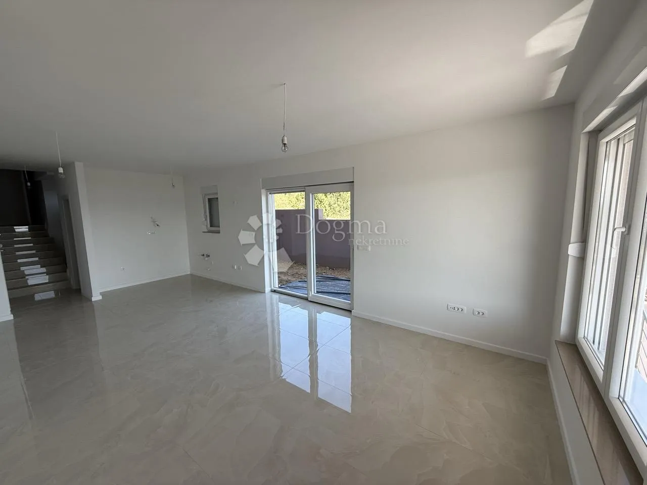 apartman novogradnja seline prizemlje sa vrtom - slika 9