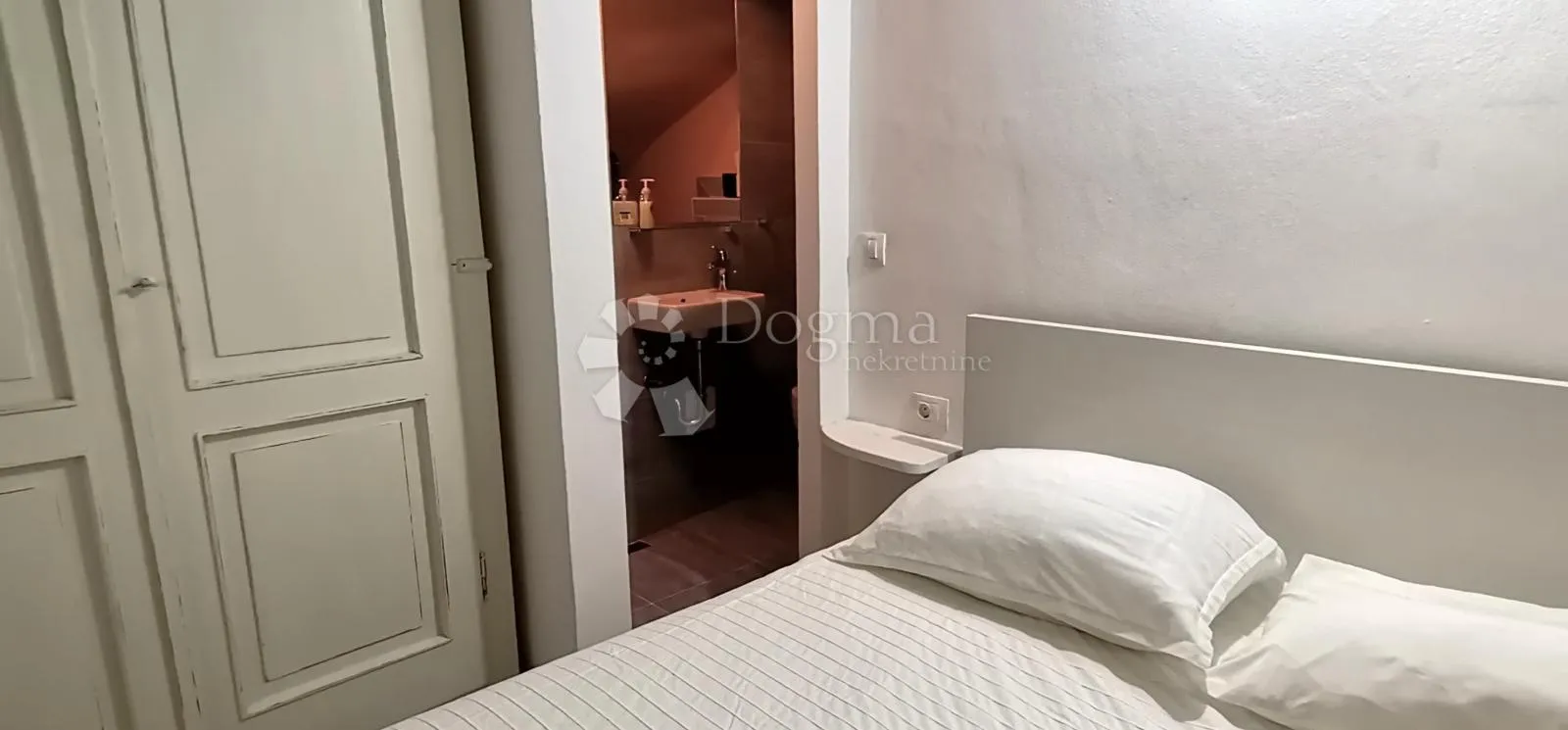 rovinj - sniženo! kuca s 3 apartmana u srcu starog grada - slika 23