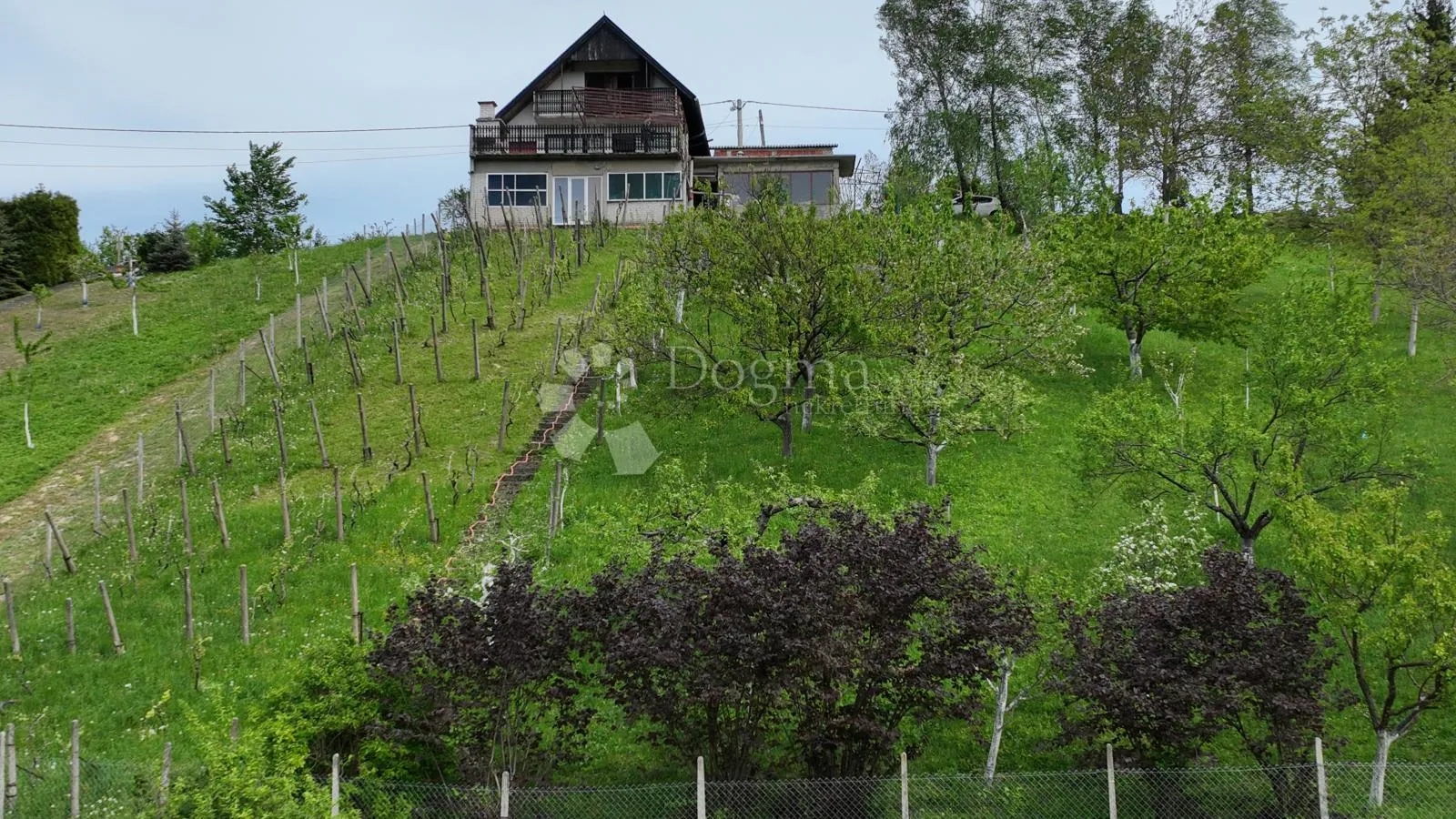 Idealna vikend kuća VUGROVEC 236.98 m²+okućnica 2746 m2 - Vugrovec Gornji, Zagreb