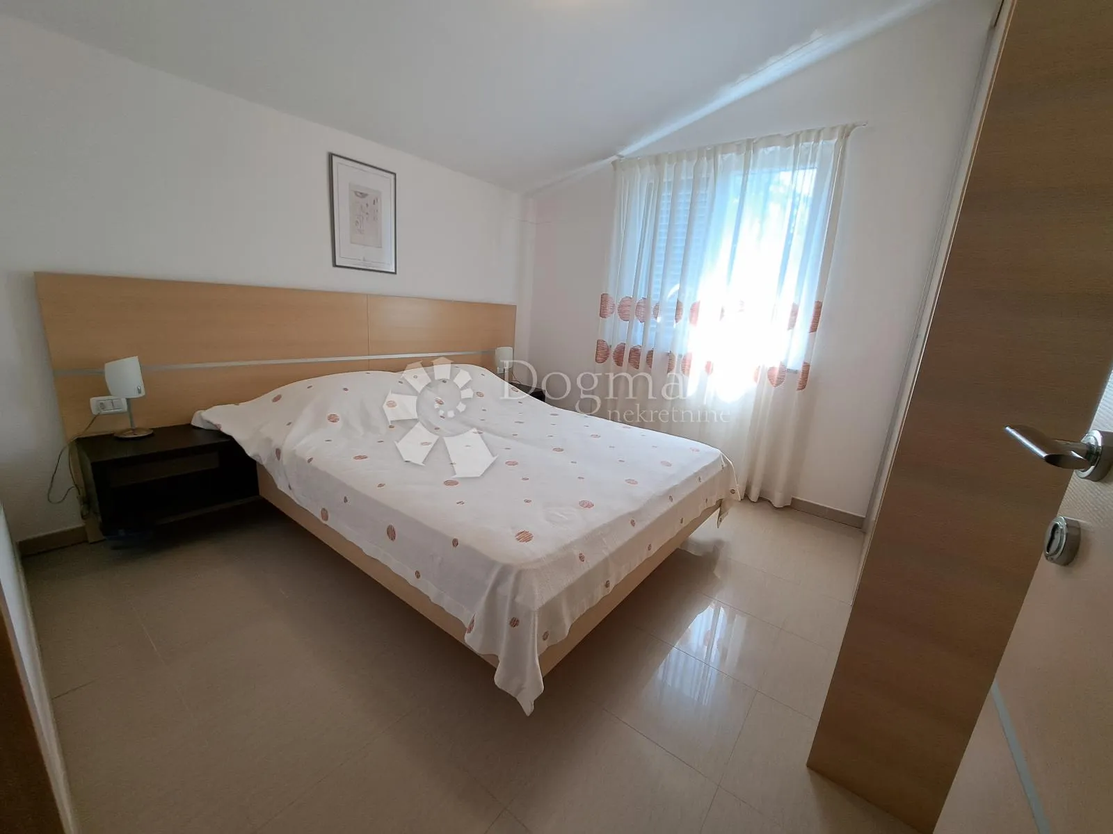 impresivan penthouse s pogledom na more, pješćana uvala - slika 11