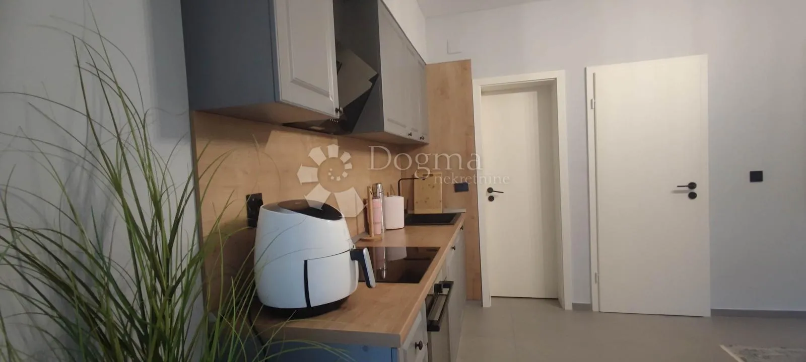 gajac, novalja - šarmantni renovirani stan - slika 4